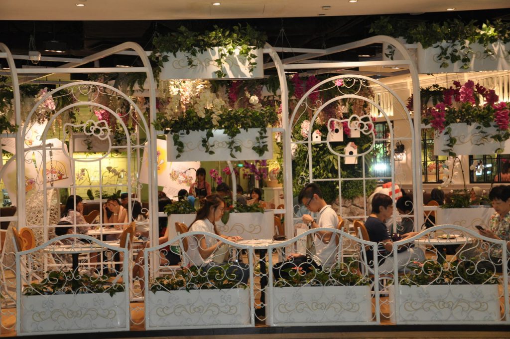 Jedna z restauracji na lotnisku Changi